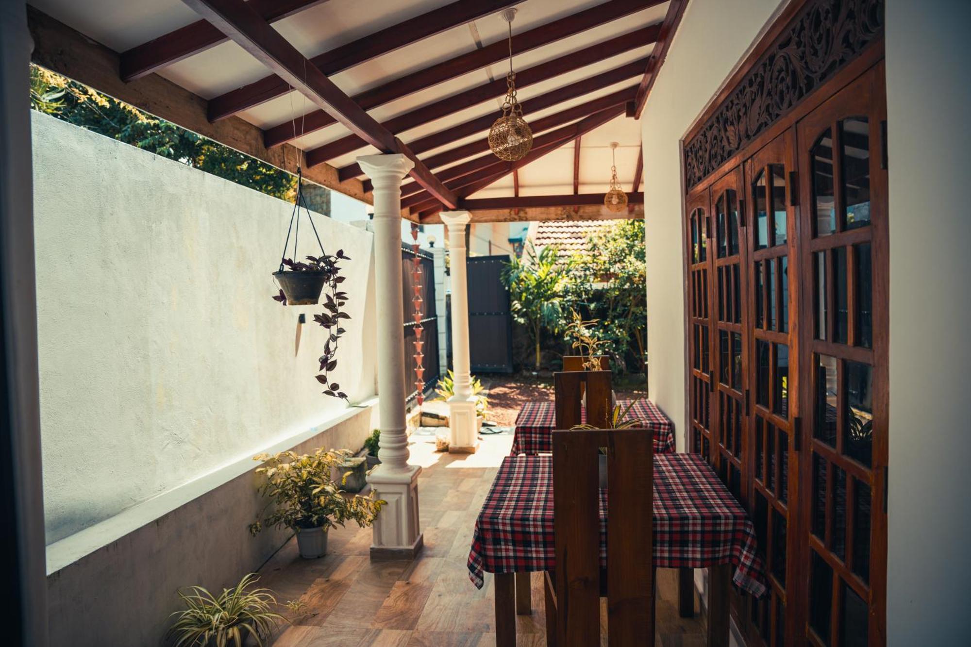 Bisandu Guesthouse Mirissa Exterior photo